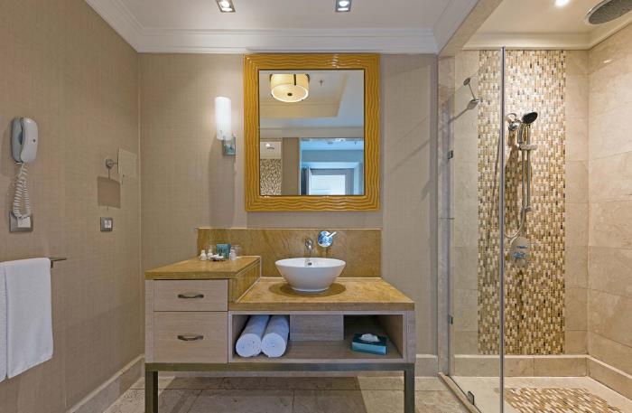 Deluxe Large Land View