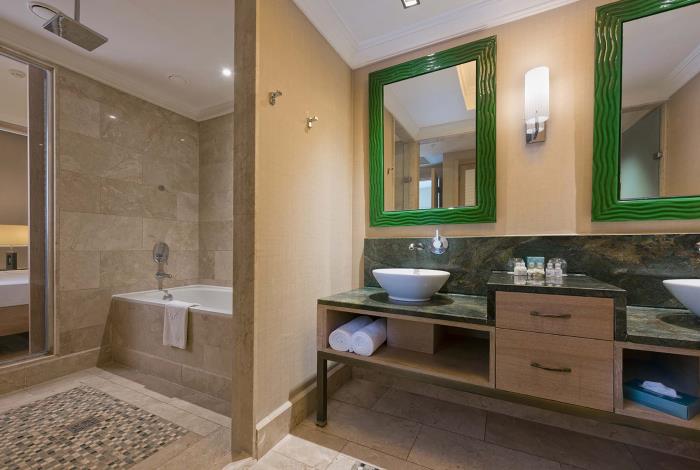 Deluxe Large Land View